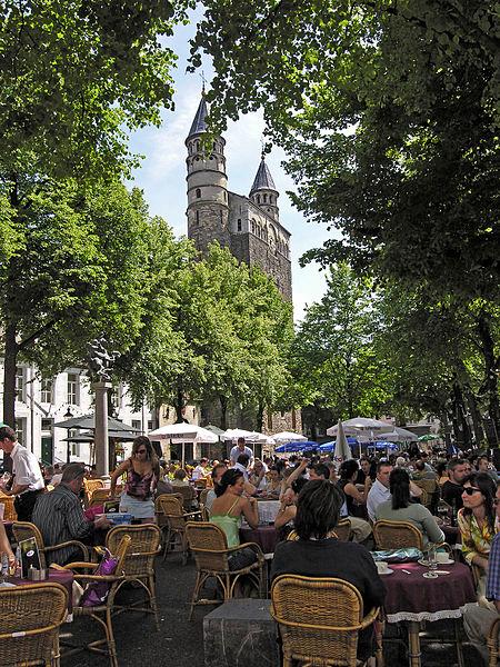 Photo Onze Lieve Vrouweplein in Maastricht, View, Drink, Neighborhood, square, park